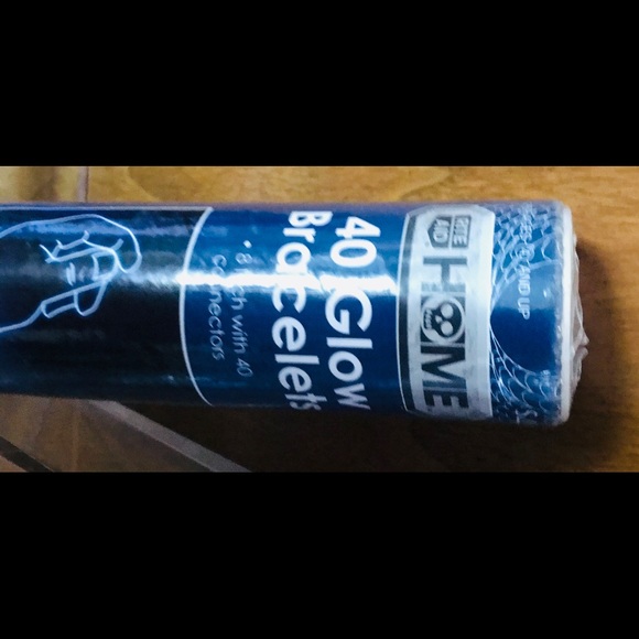 New 40 Glow Bracelets 8” with 40 Connectors - Picture 14 of 16